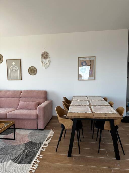 Evelyn Apartment